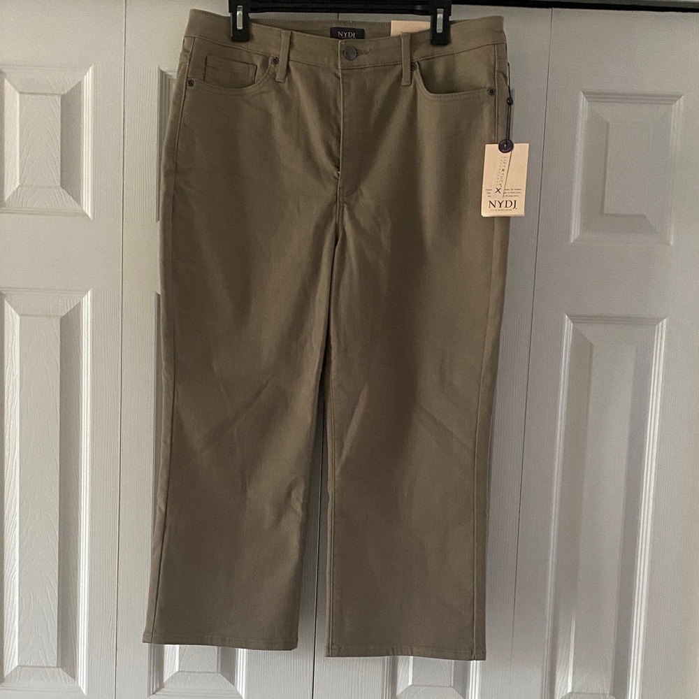 NYDJ Joni High Rise Relaxed Capri w Lift Tuck Tech